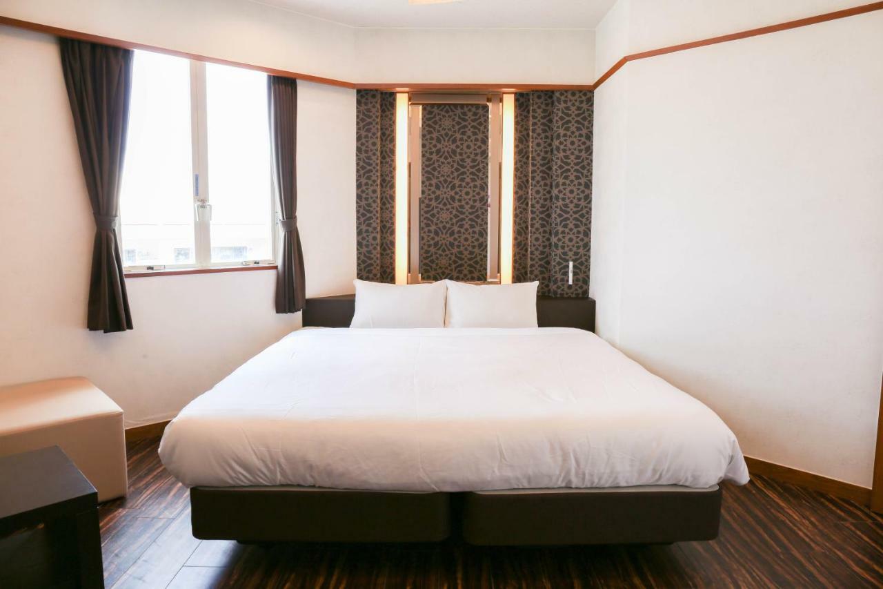 Ginowan Crystal Hotel Eksteriør billede