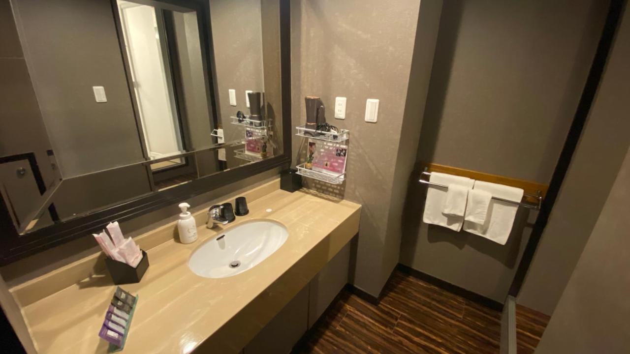 Ginowan Crystal Hotel Eksteriør billede